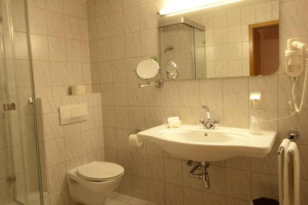 Hotel Goldinger Ландштуль Номер фото